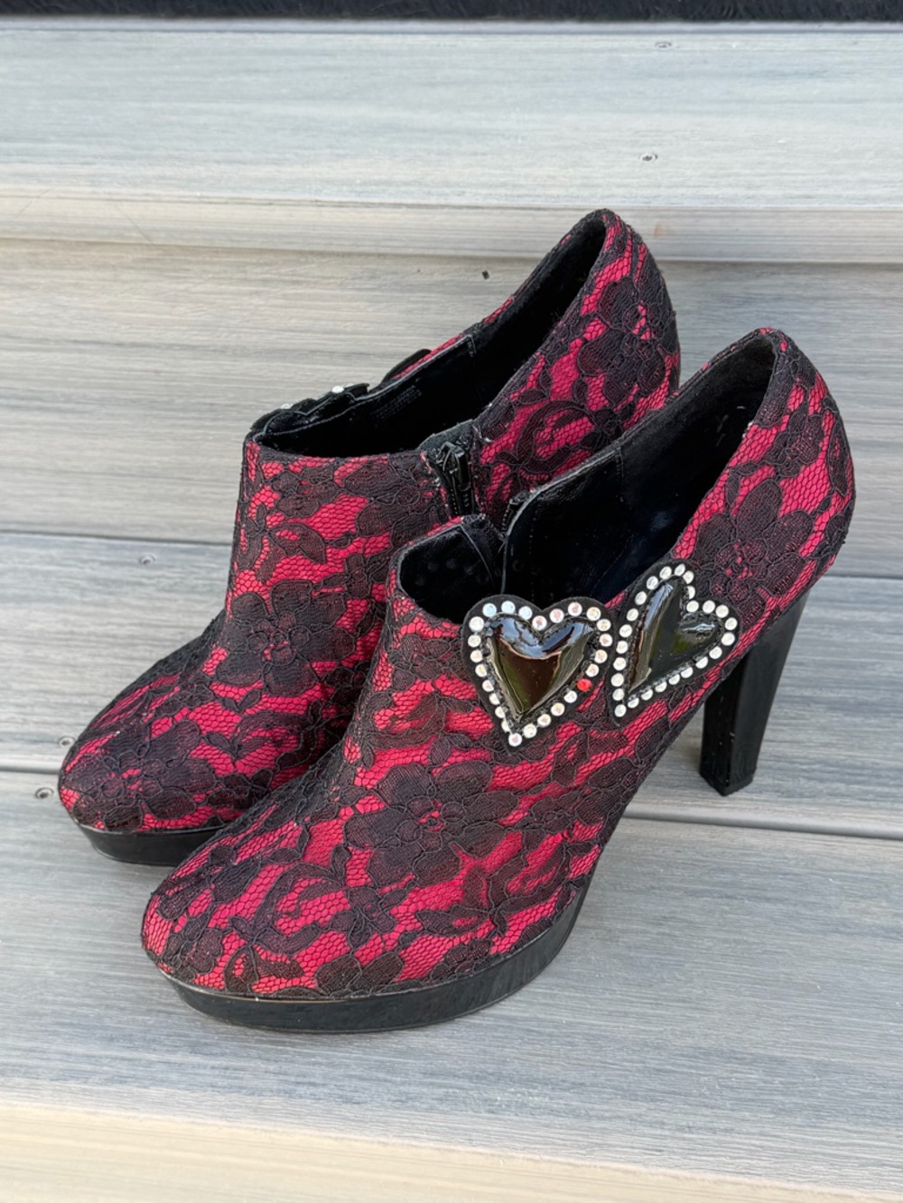 Paco Gil Red & Black Lace Heart-Embellished Women's Stilettos Size 10